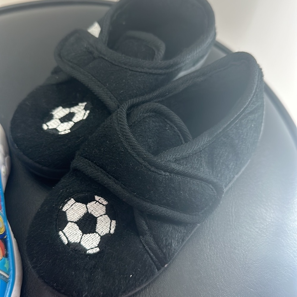 Boys size 6 Paw‎ Patrol sneakers and a size 6 pair of soccer slippers - Picture 6 of 8